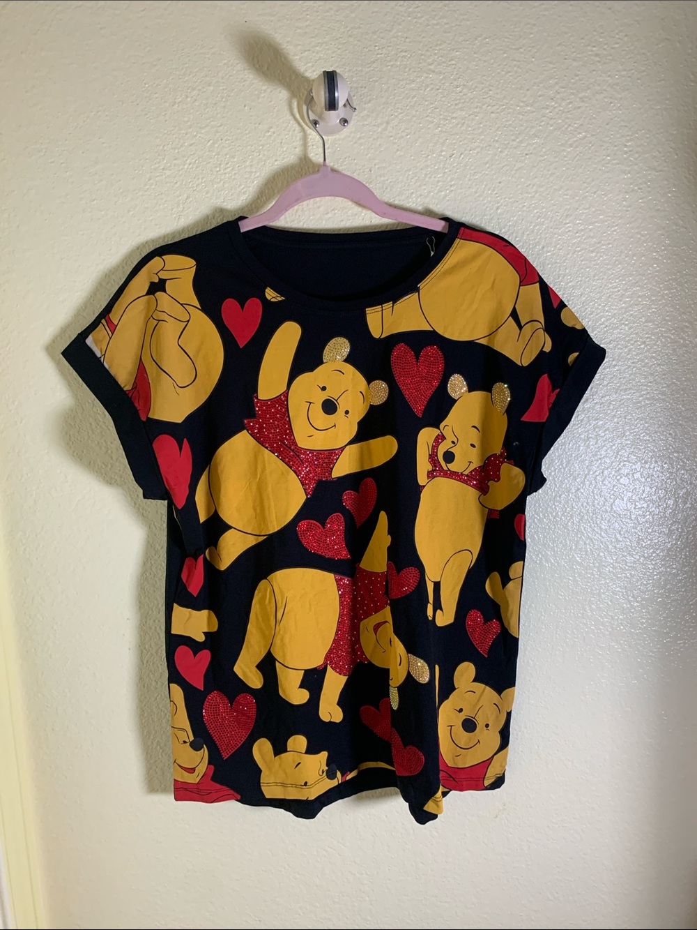NWOT Black Winnie the Pooh Short Sleeve Graphic Tee with Red Hearts, Size M